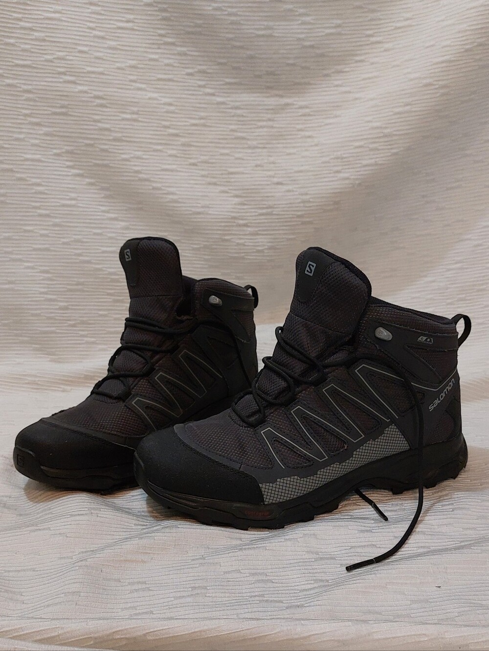 Salomon Men's Black Gray Mid-Top Trail Boots Size 11.5
